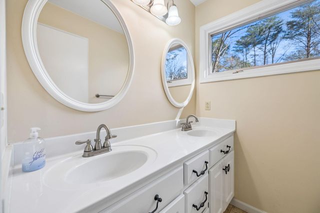 2429 Boston Branch Circle, Signal Mountain, TN 37377