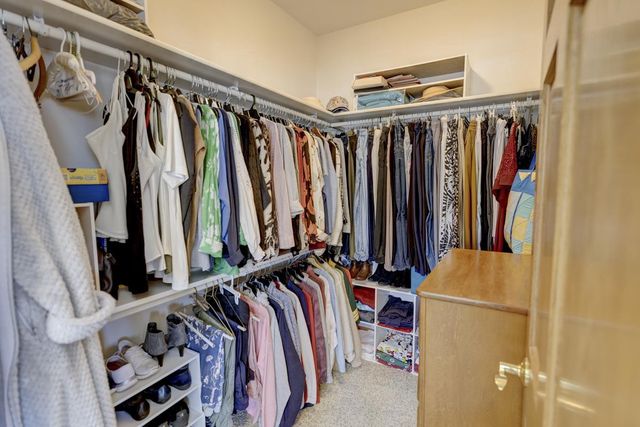 315 Creekside Court, Watertown, WI 53098