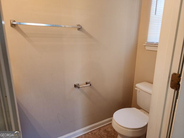 2816 Two Lake Circle, College Park, GA 30349