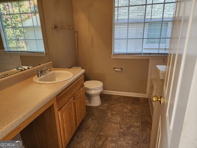 2816 Two Lake Circle, College Park, GA 30349