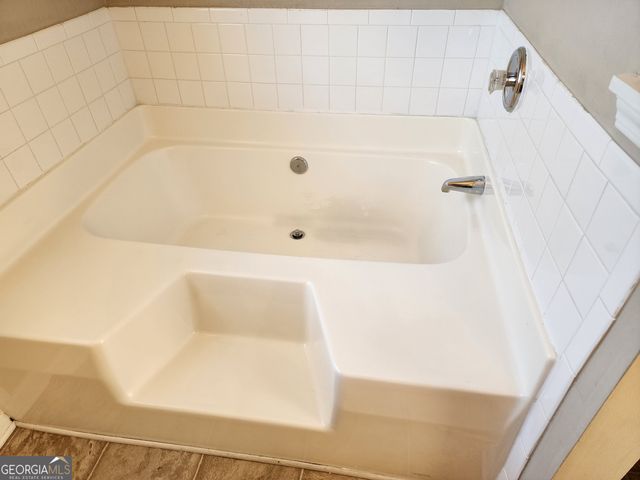 2816 Two Lake Circle, College Park, GA 30349