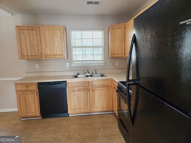 2816 Two Lake Circle, College Park, GA 30349