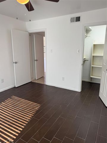 7838 Vickijohn Drive, Houston, TX 77071