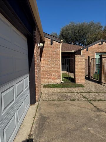 7838 Vickijohn Drive, Houston, TX 77071