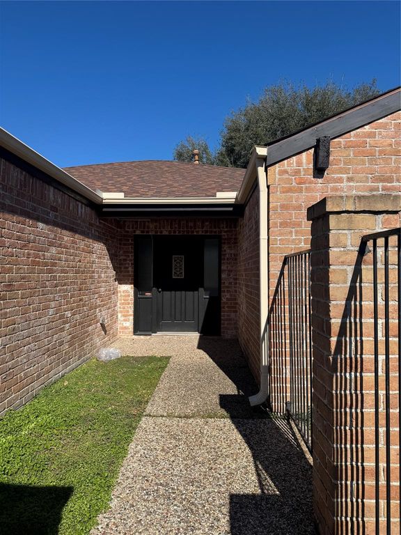 7838 Vickijohn Drive, Houston, TX 77071