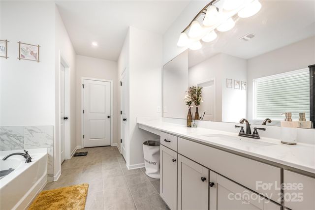 9046 Evercrisp Lane, Charlotte, NC 28215