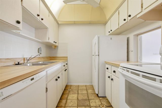 10 QUAILS RUN BOULEVARD 8, Englewood, FL 34223