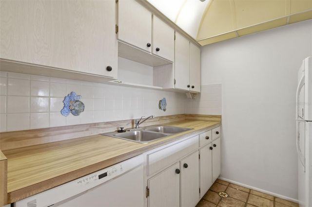 10 QUAILS RUN BOULEVARD 8, Englewood, FL 34223