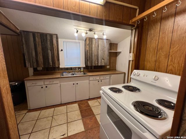 9676 HILDEBRANDT RD, San Antonio, TX 78222