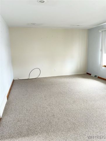 21 Yorktown Road, Cheektowaga, NY 14225