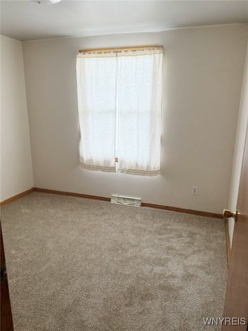 21 Yorktown Road, Cheektowaga, NY 14225