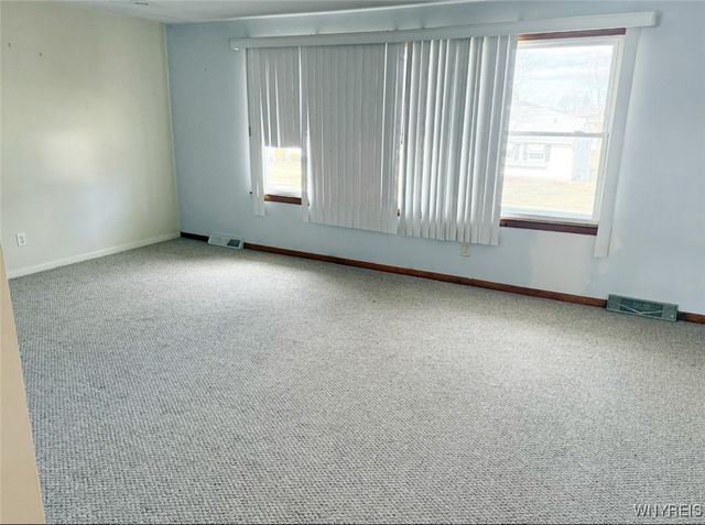 21 Yorktown Road, Cheektowaga, NY 14225