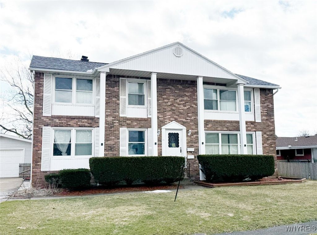 21 Yorktown Road, Cheektowaga, NY 14225