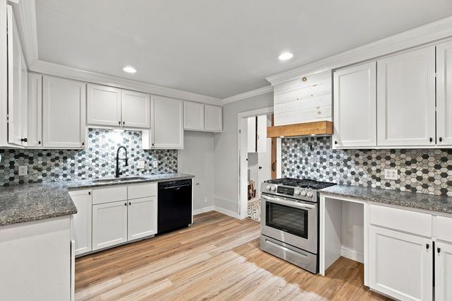 203 N Pendell Avenue, Cleburne, TX 76033
