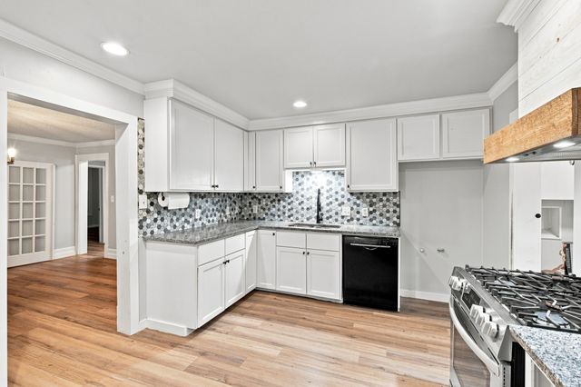 203 N Pendell Avenue, Cleburne, TX 76033