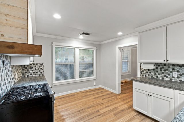 203 N Pendell Avenue, Cleburne, TX 76033