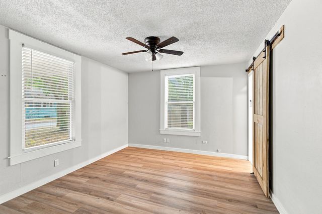 203 N Pendell Avenue, Cleburne, TX 76033