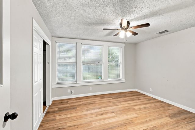 203 N Pendell Avenue, Cleburne, TX 76033