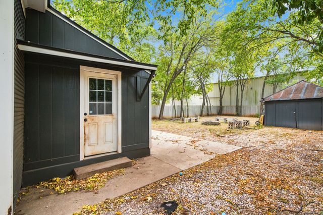 203 N Pendell Avenue, Cleburne, TX 76033