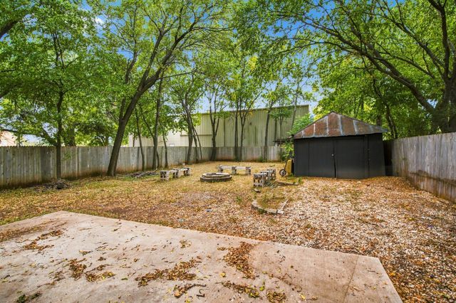 203 N Pendell Avenue, Cleburne, TX 76033