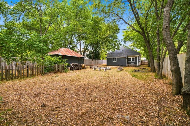 203 N Pendell Avenue, Cleburne, TX 76033