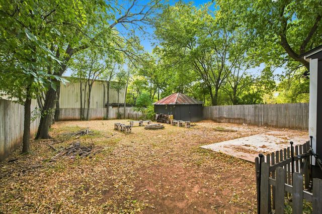 203 N Pendell Avenue, Cleburne, TX 76033