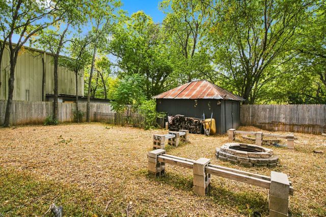 203 N Pendell Avenue, Cleburne, TX 76033