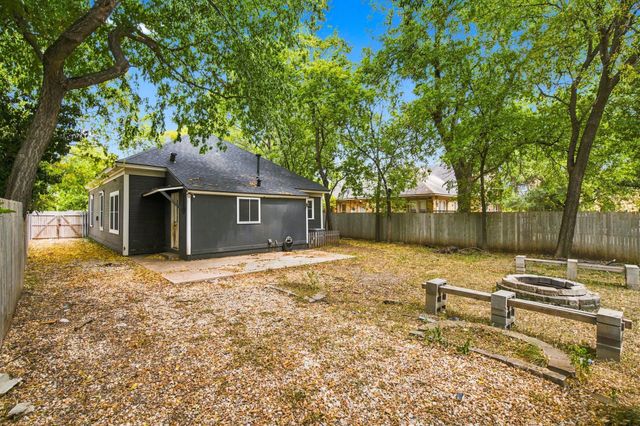 203 N Pendell Avenue, Cleburne, TX 76033