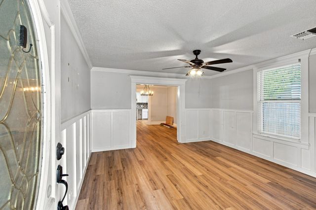 203 N Pendell Avenue, Cleburne, TX 76033