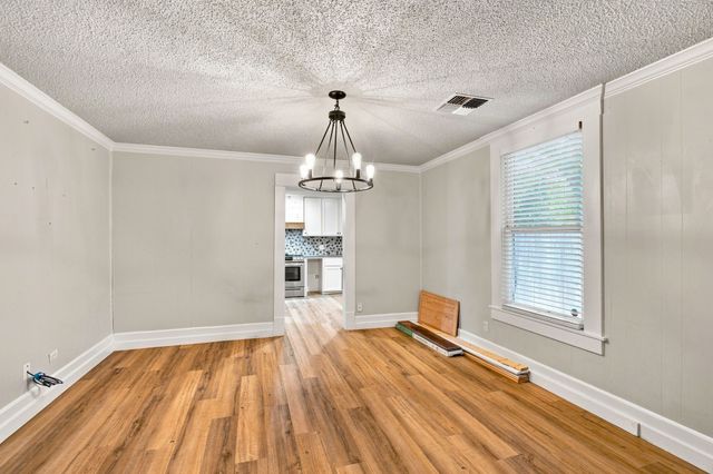 203 N Pendell Avenue, Cleburne, TX 76033