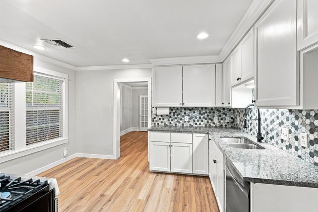 203 N Pendell Avenue, Cleburne, TX 76033