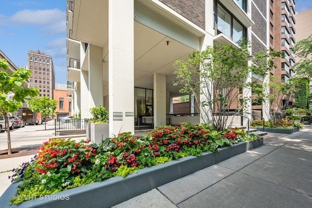 1400 N State Parkway 8B, Chicago, IL 60610