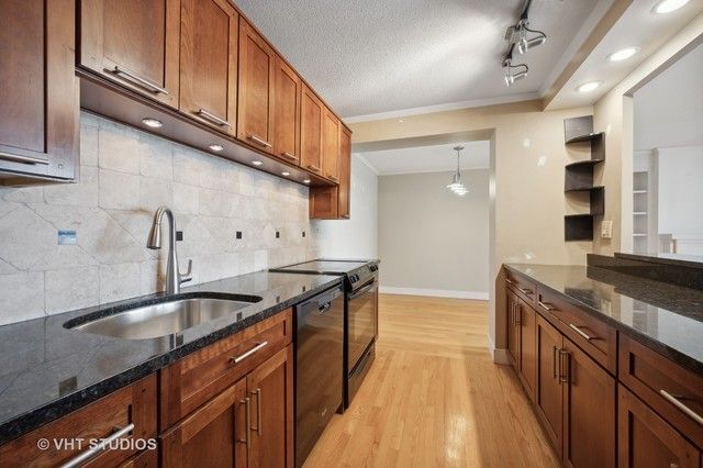 1400 N State Parkway 8B, Chicago, IL 60610