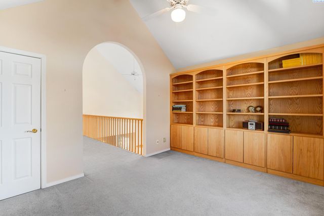 640 SE Crestview St, Pullman, WA 99163