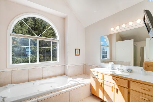 640 SE Crestview St, Pullman, WA 99163