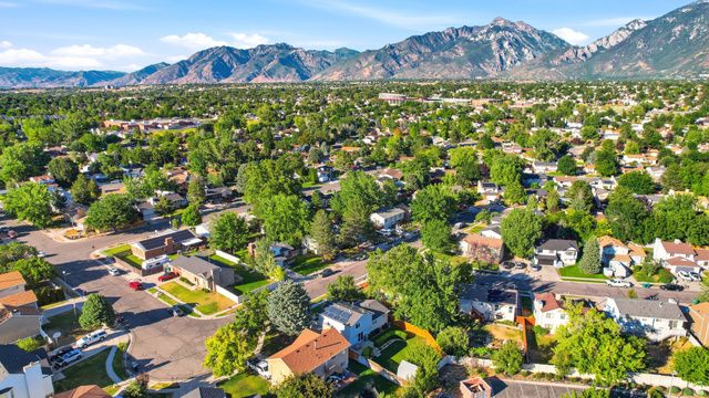 734 E SANDY DUNES DR, Sandy, UT 84094