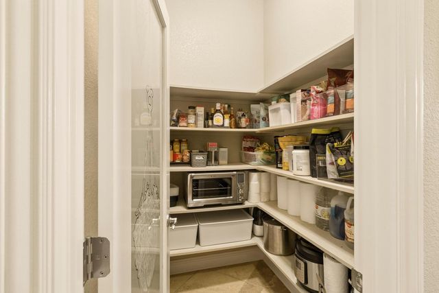 9388 Secretariat Ln, Elk Grove, CA 95624