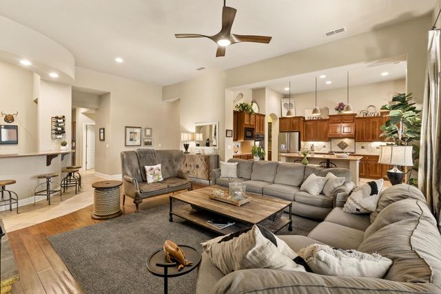 9388 Secretariat Ln, Elk Grove, CA 95624