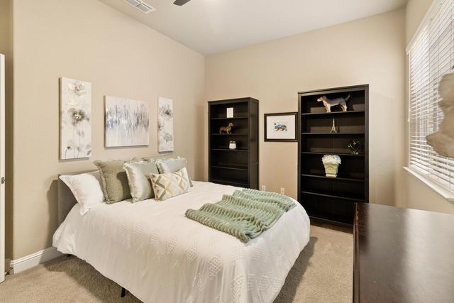 9388 Secretariat Ln, Elk Grove, CA 95624