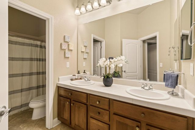 9388 Secretariat Ln, Elk Grove, CA 95624