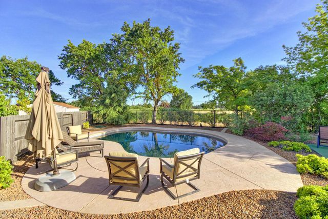 9388 Secretariat Ln, Elk Grove, CA 95624