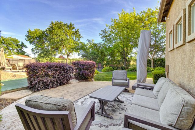 9388 Secretariat Ln, Elk Grove, CA 95624