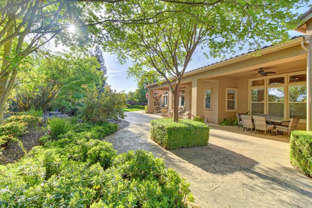 9388 Secretariat Ln, Elk Grove, CA 95624