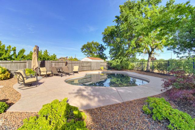 9388 Secretariat Ln, Elk Grove, CA 95624