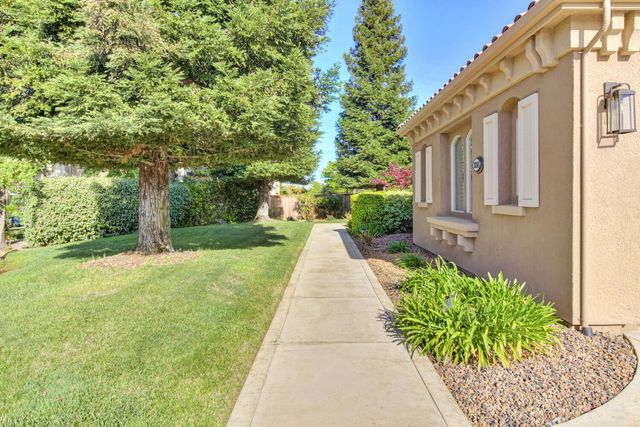 9388 Secretariat Ln, Elk Grove, CA 95624