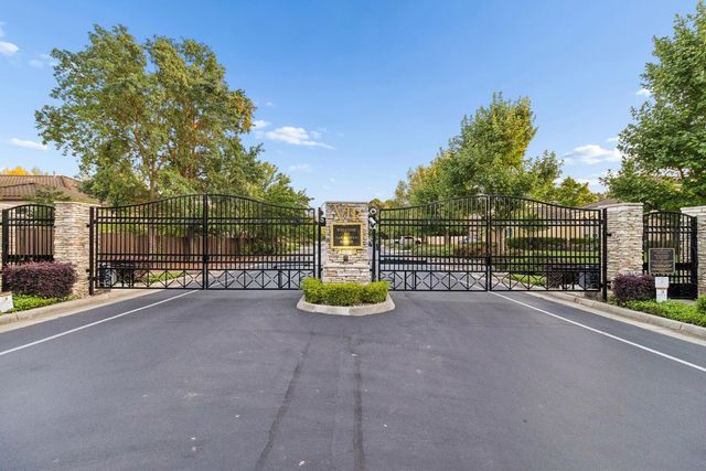 9388 Secretariat Ln, Elk Grove, CA 95624