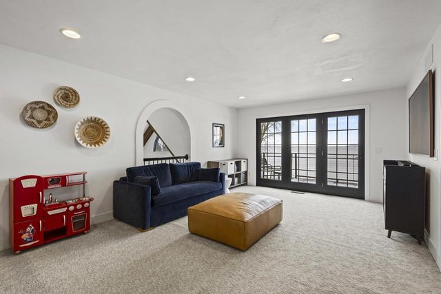 536 SUNRISE BAY ROAD, Neenah, WI 54956