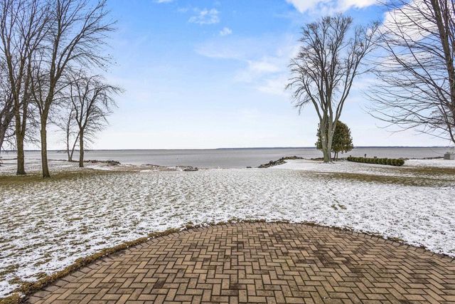 536 SUNRISE BAY ROAD, Neenah, WI 54956