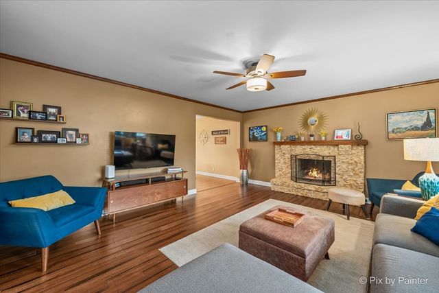 732 Hillside Court, Algonquin, IL 60102