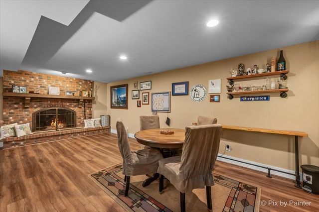 732 Hillside Court, Algonquin, IL 60102